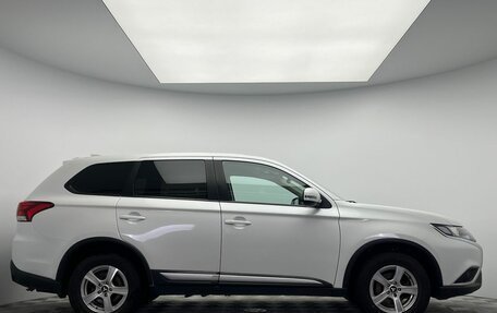 Mitsubishi Outlander III рестайлинг 3, 2018 год, 1 720 000 рублей, 4 фотография