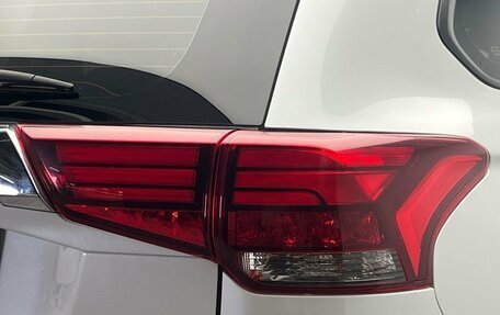 Mitsubishi Outlander III рестайлинг 3, 2018 год, 1 720 000 рублей, 11 фотография