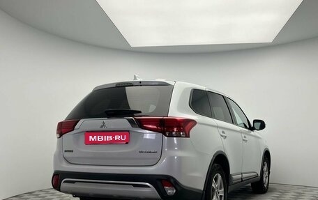 Mitsubishi Outlander III рестайлинг 3, 2018 год, 1 720 000 рублей, 5 фотография