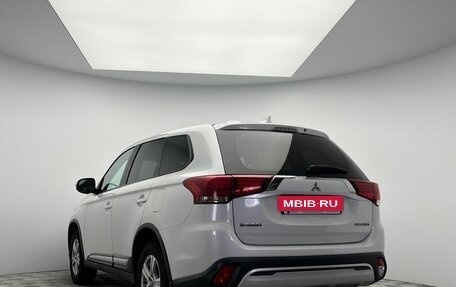 Mitsubishi Outlander III рестайлинг 3, 2018 год, 1 720 000 рублей, 7 фотография