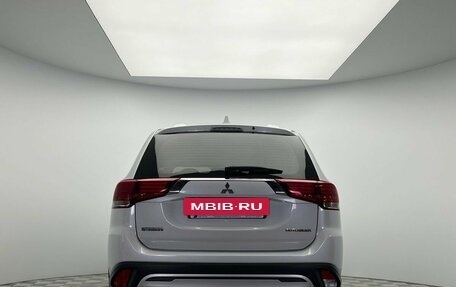 Mitsubishi Outlander III рестайлинг 3, 2018 год, 1 720 000 рублей, 6 фотография