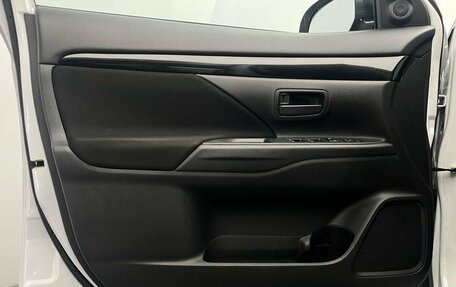 Mitsubishi Outlander III рестайлинг 3, 2018 год, 1 720 000 рублей, 16 фотография