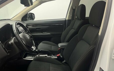 Mitsubishi Outlander III рестайлинг 3, 2018 год, 1 720 000 рублей, 15 фотография