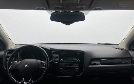 Mitsubishi Outlander III рестайлинг 3, 2018 год, 1 720 000 рублей, 22 фотография