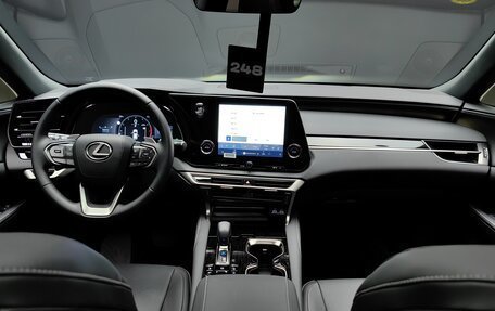 Lexus RX IV рестайлинг, 2025 год, 7 750 000 рублей, 28 фотография