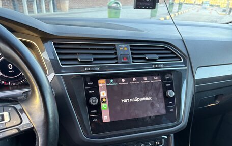 Volkswagen Tiguan II, 2018 год, 2 400 000 рублей, 1 фотография