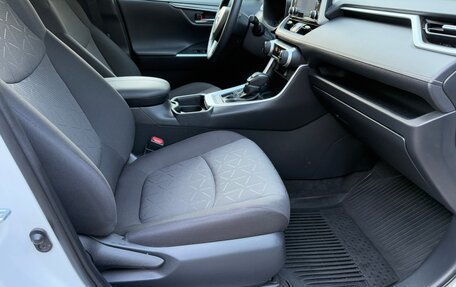 Toyota RAV4, 2021 год, 3 200 000 рублей, 8 фотография