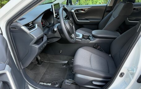 Toyota RAV4, 2021 год, 3 200 000 рублей, 11 фотография
