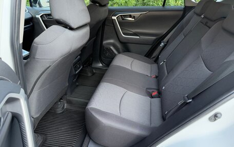 Toyota RAV4, 2021 год, 3 200 000 рублей, 10 фотография