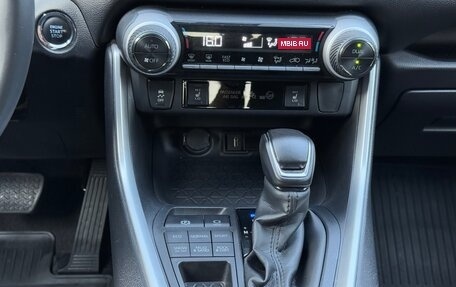 Toyota RAV4, 2021 год, 3 200 000 рублей, 4 фотография