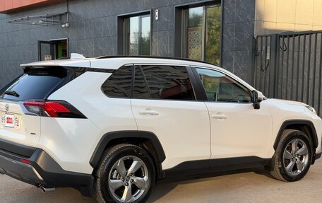 Toyota RAV4, 2021 год, 3 200 000 рублей, 15 фотография