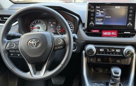 Toyota RAV4, 2021 год, 3 200 000 рублей, 21 фотография