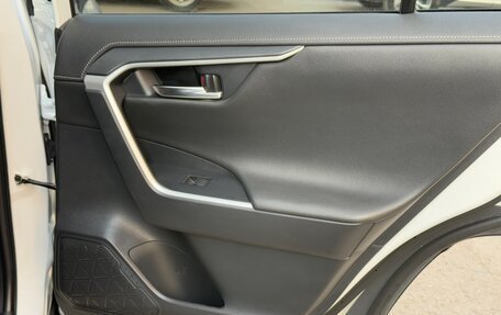Toyota RAV4, 2021 год, 3 200 000 рублей, 26 фотография