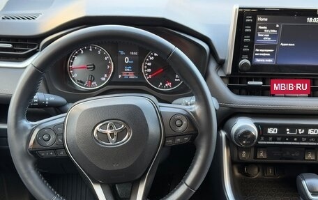 Toyota RAV4, 2021 год, 3 200 000 рублей, 22 фотография