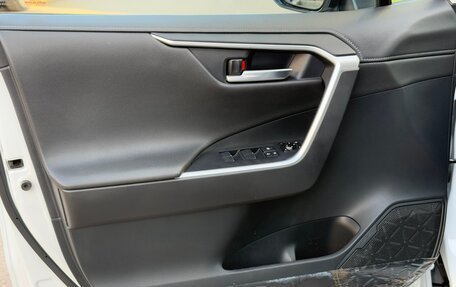 Toyota RAV4, 2021 год, 3 200 000 рублей, 33 фотография