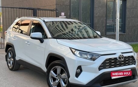 Toyota RAV4, 2021 год, 3 200 000 рублей, 29 фотография