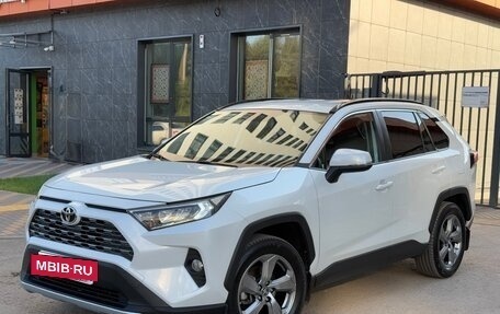 Toyota RAV4, 2021 год, 3 200 000 рублей, 31 фотография