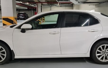 Toyota Camry, 2021 год, 2 200 000 рублей, 4 фотография