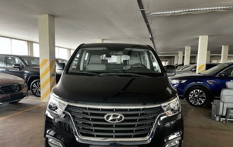 Hyundai Grand Starex Grand Starex I рестайлинг 2, 2019 год, 4 199 000 рублей, 2 фотография