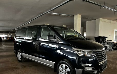 Hyundai Grand Starex Grand Starex I рестайлинг 2, 2019 год, 4 199 000 рублей, 3 фотография