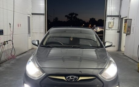 Hyundai Solaris II рестайлинг, 2011 год, 620 000 рублей, 1 фотография
