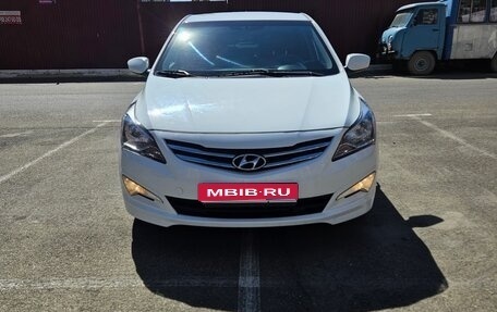 Hyundai Solaris II рестайлинг, 2015 год, 1 050 000 рублей, 1 фотография