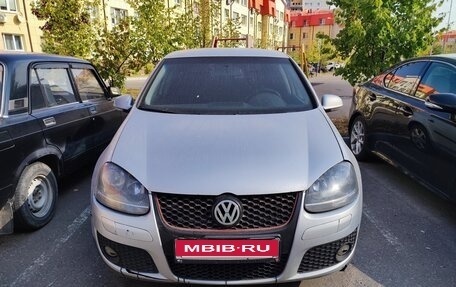 Volkswagen Golf V, 2005 год, 450 000 рублей, 1 фотография