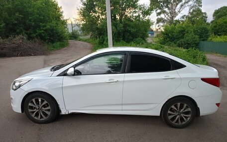 Hyundai Solaris II рестайлинг, 2015 год, 450 000 рублей, 3 фотография