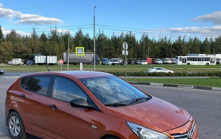 Hyundai Solaris II рестайлинг, 2015 год, 1 025 000 рублей, 2 фотография