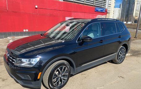 Volkswagen Tiguan II, 2021 год, 2 550 000 рублей, 2 фотография