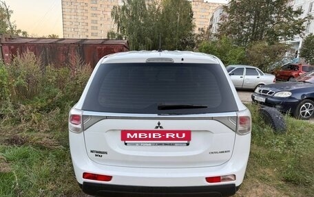 Mitsubishi Outlander III рестайлинг 3, 2012 год, 900 000 рублей, 2 фотография