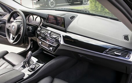 BMW 5 серия, 2019 год, 2 655 000 рублей, 9 фотография