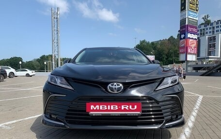 Toyota Camry, 2021 год, 3 550 000 рублей, 2 фотография