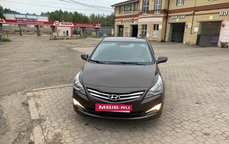 Hyundai Solaris II рестайлинг, 2015 год, 850 000 рублей, 2 фотография