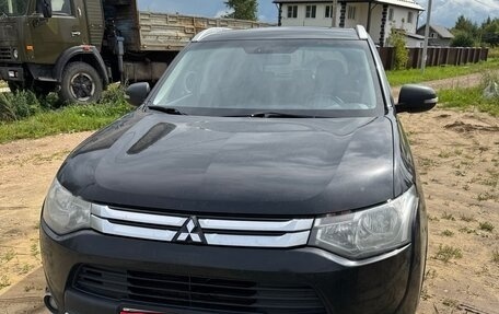 Mitsubishi Outlander III рестайлинг 3, 2014 год, 1 500 000 рублей, 2 фотография