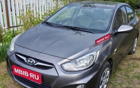 Hyundai Solaris II рестайлинг, 2013 год, 1 050 000 рублей, 3 фотография