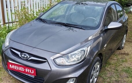 Hyundai Solaris II рестайлинг, 2013 год, 1 050 000 рублей, 4 фотография