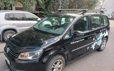 Volkswagen Touran III, 2011 год, 850 000 рублей, 4 фотография