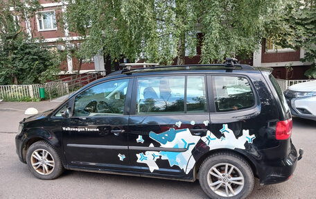 Volkswagen Touran III, 2011 год, 850 000 рублей, 3 фотография