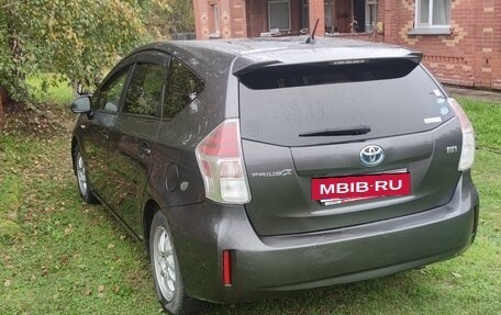 Toyota Prius Alpha I (ZVW40/41), 2015 год, 1 600 000 рублей, 3 фотография