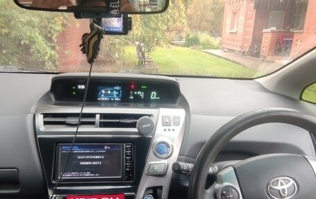 Toyota Prius Alpha I (ZVW40/41), 2015 год, 1 600 000 рублей, 5 фотография