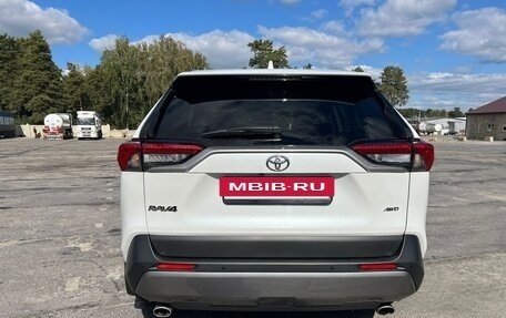 Toyota RAV4, 2019 год, 3 040 000 рублей, 5 фотография