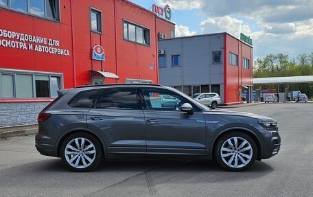 Volkswagen Touareg III, 2018 год, 4 250 000 рублей, 2 фотография