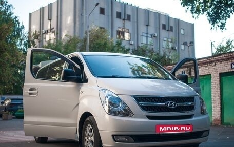Hyundai Grand Starex Grand Starex I рестайлинг 2, 2014 год, 1 700 000 рублей, 2 фотография