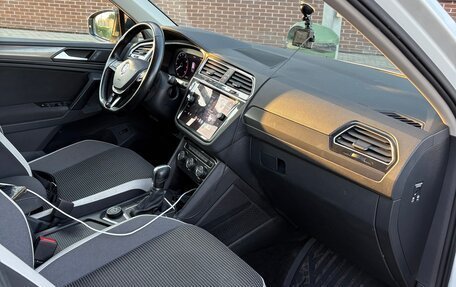 Volkswagen Tiguan II, 2018 год, 2 400 000 рублей, 4 фотография