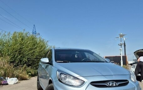 Hyundai Solaris II рестайлинг, 2011 год, 650 000 рублей, 2 фотография