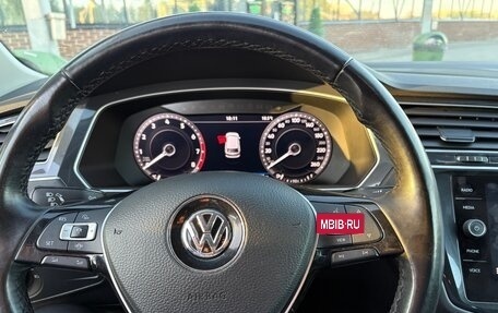 Volkswagen Tiguan II, 2018 год, 2 400 000 рублей, 3 фотография