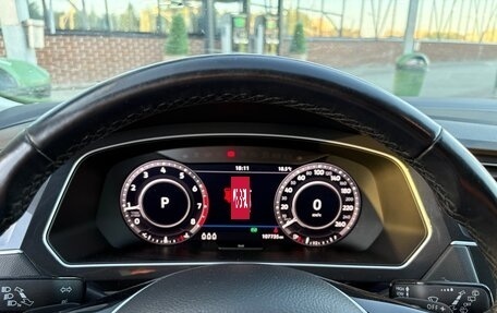 Volkswagen Tiguan II, 2018 год, 2 400 000 рублей, 2 фотография