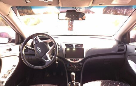 Hyundai Solaris II рестайлинг, 2011 год, 650 000 рублей, 10 фотография