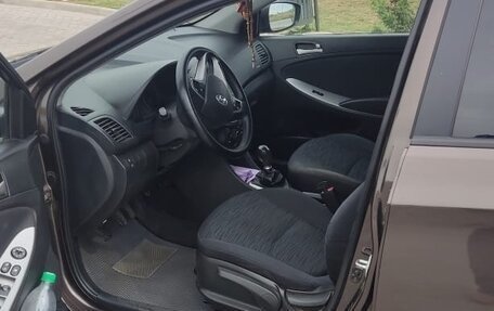 Hyundai Solaris II рестайлинг, 2015 год, 910 000 рублей, 1 фотография